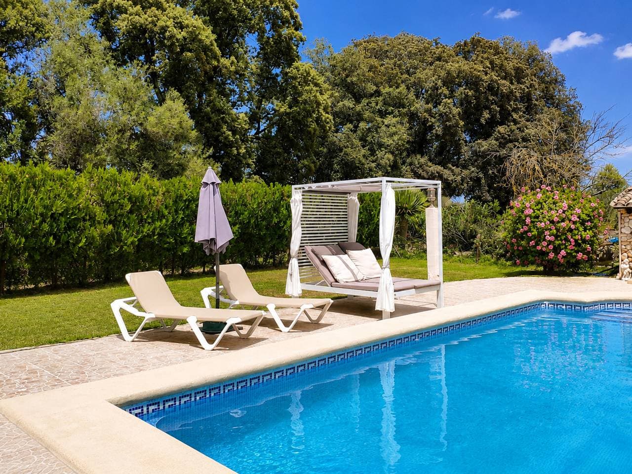 Foto 4 von 34: Wunderschönes Landhaus in Buger mit Garten und Pool