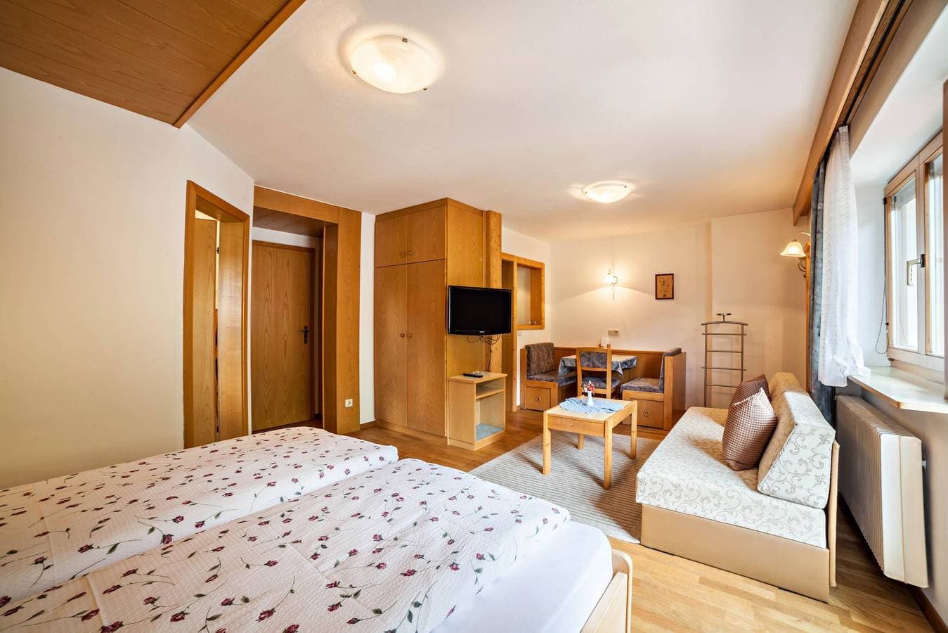 Foto 7 von 18: Ferienwohnung "Moosmair 2" mit Bergblick, WLAN, Balkon & Garten
