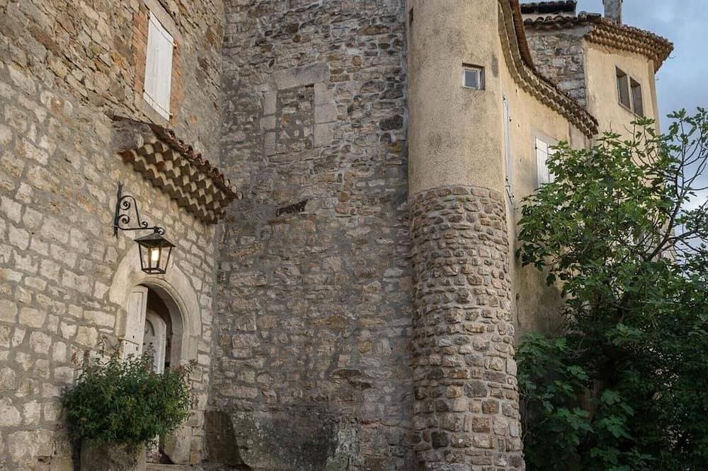 Foto 10 von 25: Ferienhaus 'La Chapelle Piscine Partagée' mit Bergblick, WLAN und Klimaanlage