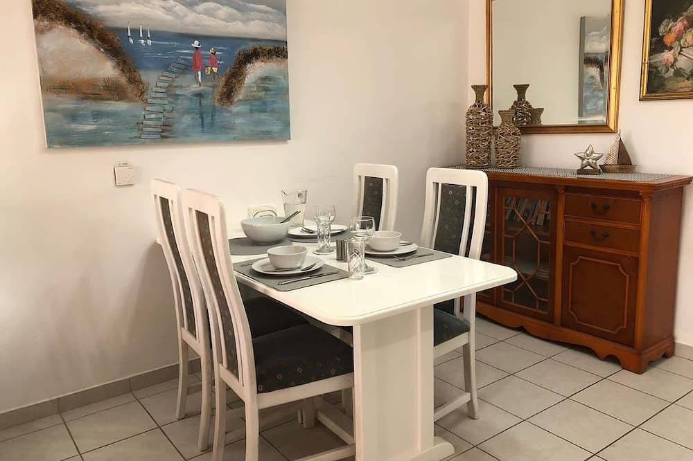 Foto 8 von 19: Limnaria: Modern 1 Bed, Pool Views, 5min To Beach