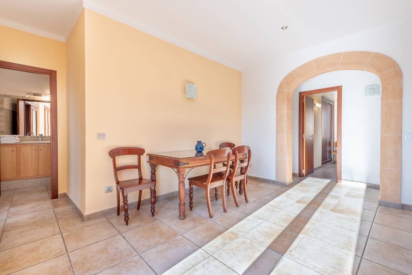 Foto 7 von 25: Gemütliche Ferienwohnung mit WLAN, Klimaanlage und Terrasse