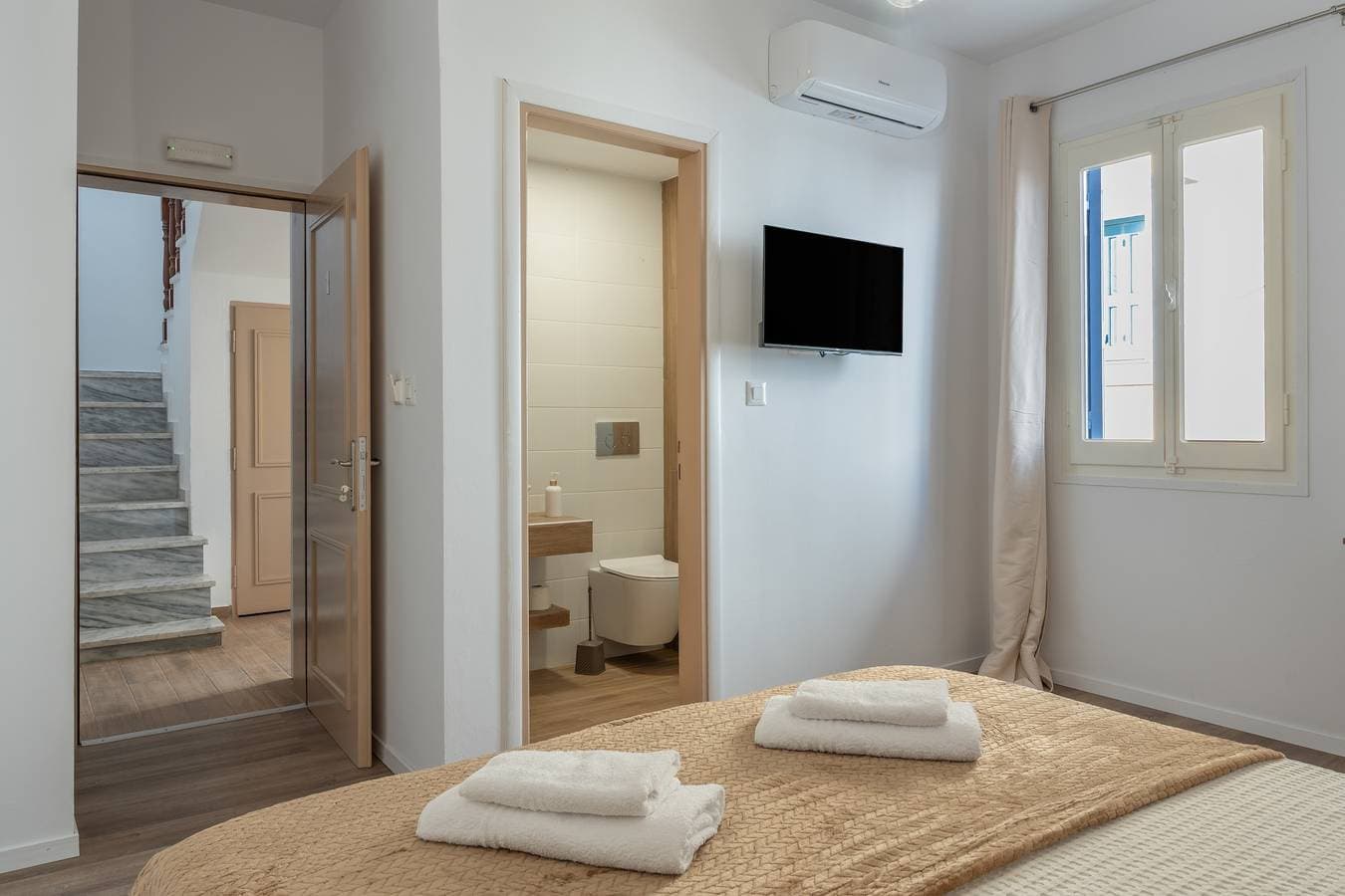 Foto 10 von 25: Zimmer „Small Double 1“ mit gemeinsamer Terrasse, WLAN und Klimaanlage