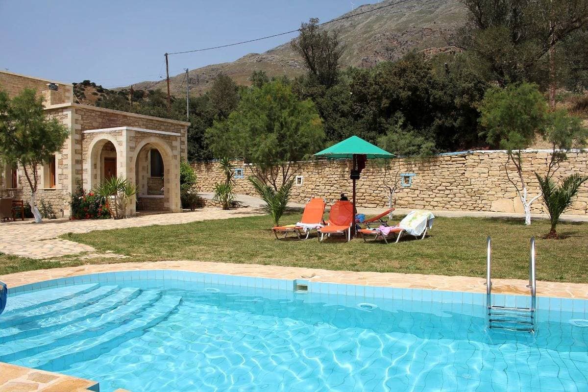 Foto 5 von 43: Ferienhaus mit Pool, großer Garten, idyllisch und ruhig, Wifi | Triopetra, Kreta