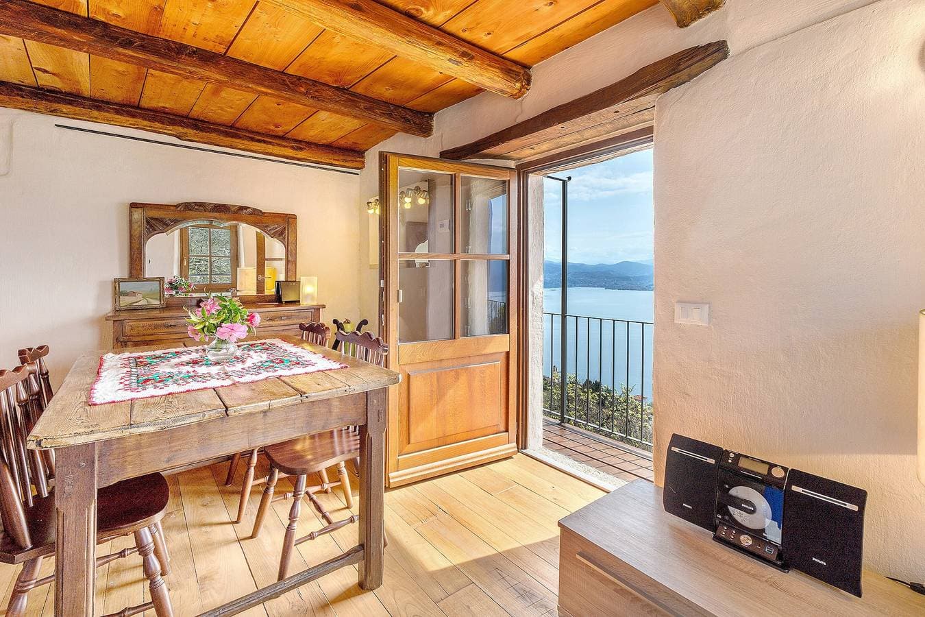 Foto 3 von 44: Ferienwohnung 'La Torretta Di Mozzola' mit Seeblick, privater Terrasse und WLAN
