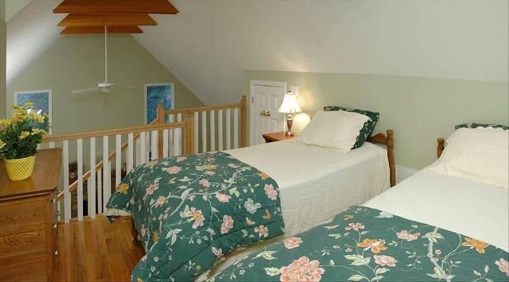 Foto 4 von 42: Gemütliche Berghütte 13 Hektar in der Nähe von Dupont State Forest Wifi