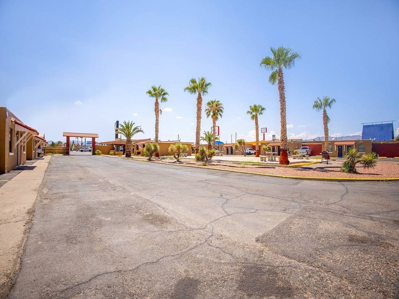 Foto 6 von 27: Queensize-Bett | Rauchen | El Paso, Texas