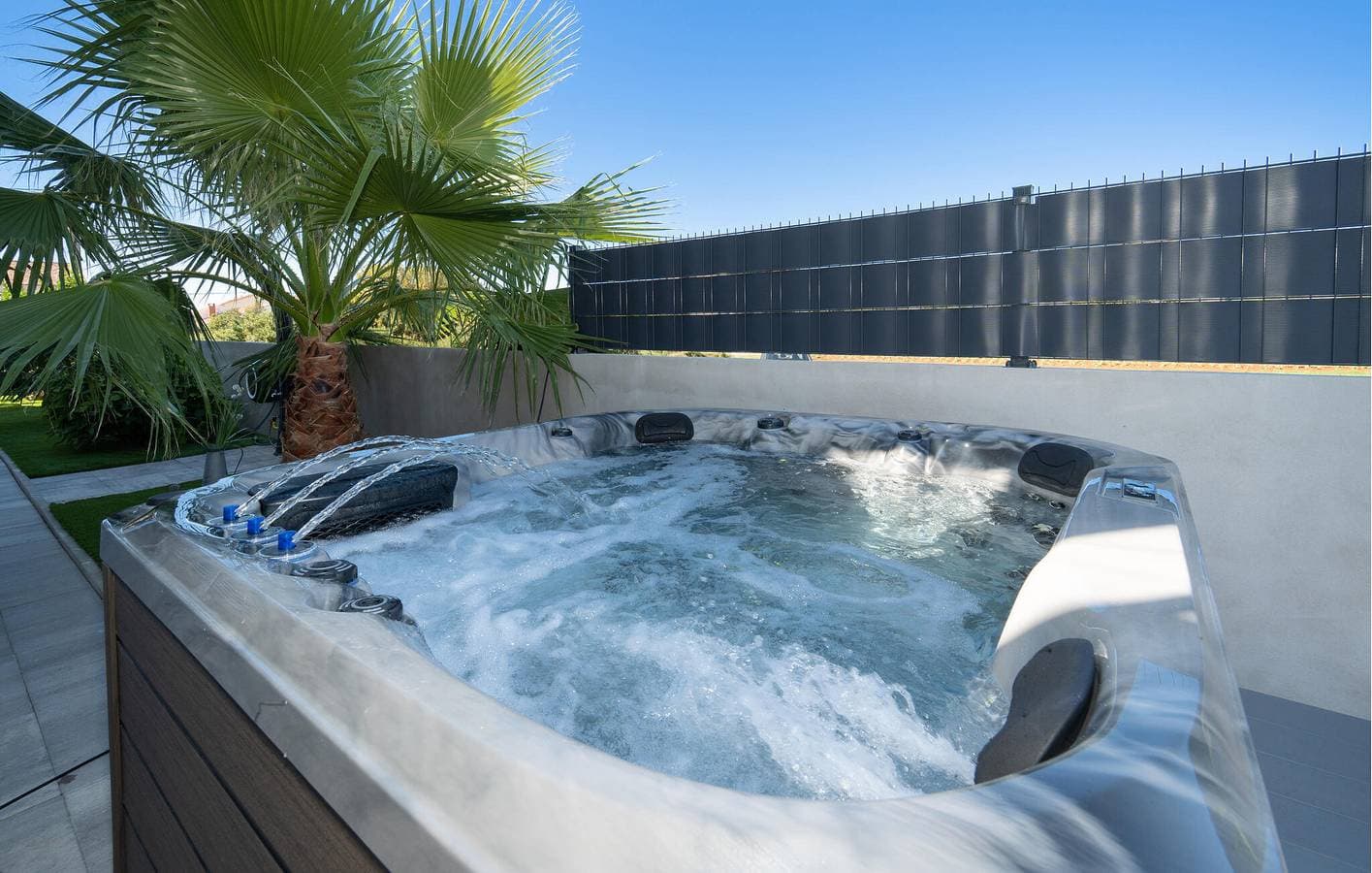 Foto 8 von 39: Gemütliche Ferienwohnung mit Pool, WLAN und Parkplatz, 1 km vom Strand Dječji Raj entfernt