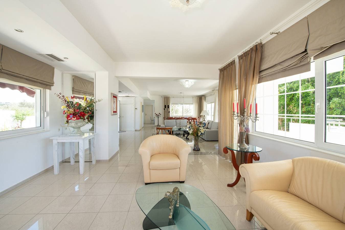 Foto 12 von 70: Luxury Seaside Villa Plumeria – 50m to Sandy Beach