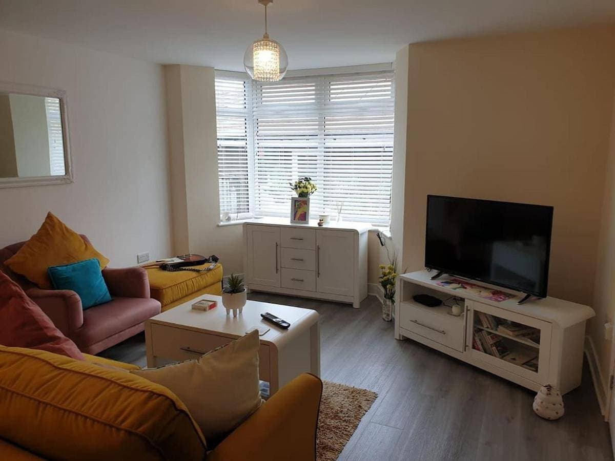 Two bedroom apartment in Dormansland 1