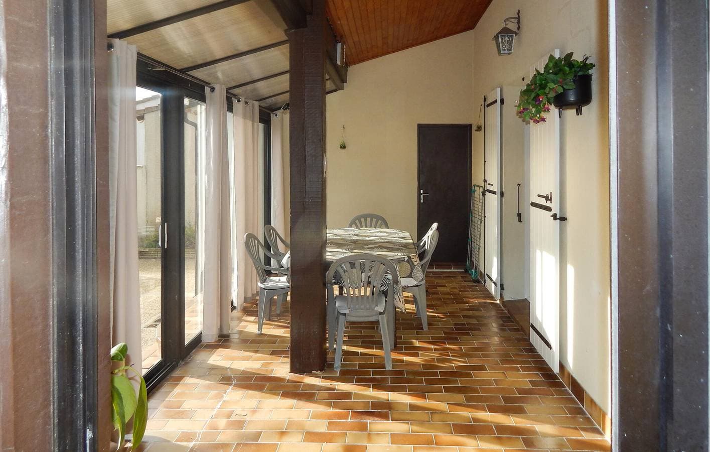 Foto 6 von 25: 119 sqft Ferienwohnung mit Parkplatz, Pool & Wifi