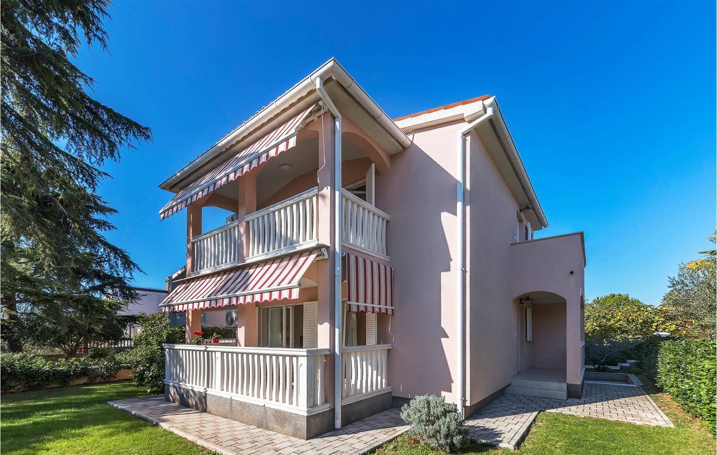 Foto 3 von 20: Gemütliche Ferienwohnung mit Terrasse, Parkplatz und WLAN in der Nähe des Strandes von Fažana