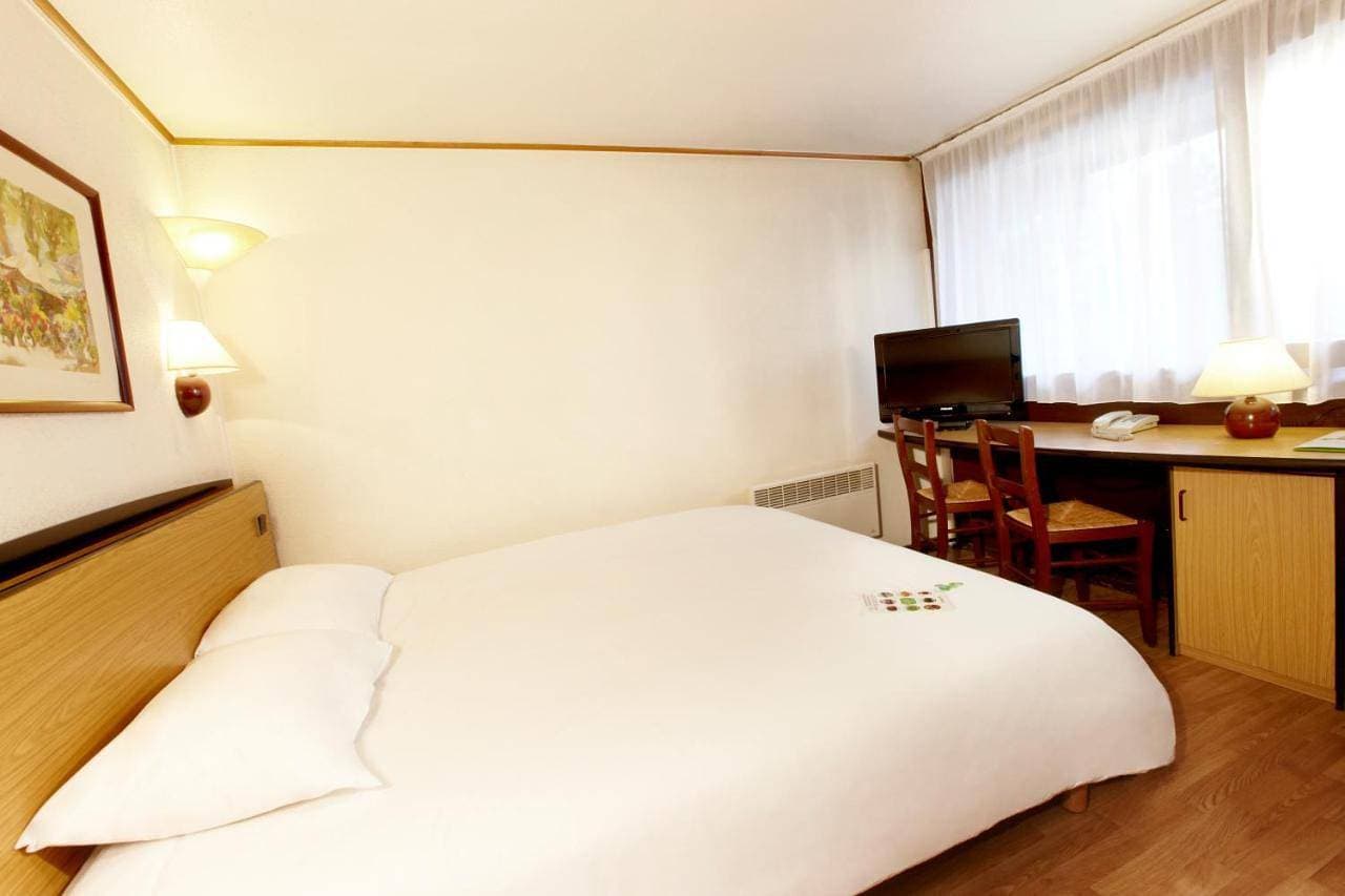 Foto 6 von 6: One Double Bed  One Junior Bed (Up To One0 Years)