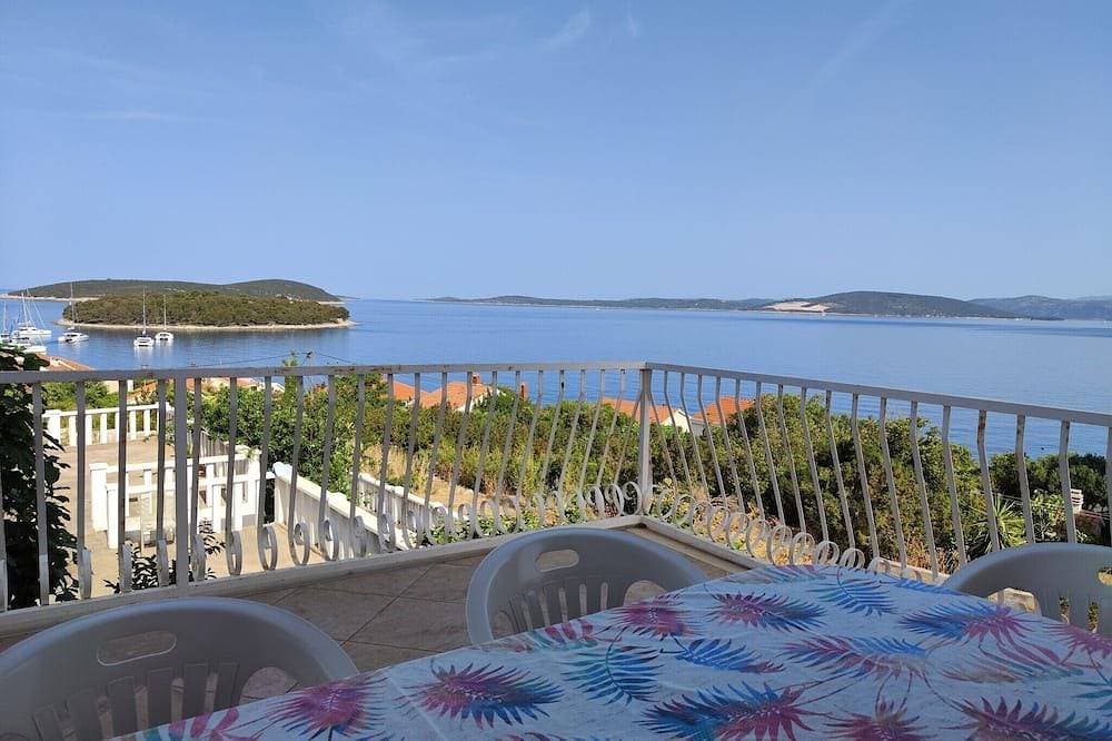 Holiday Home Maja - Four Bedroom Holiday Home with Terrace and Sea View 1