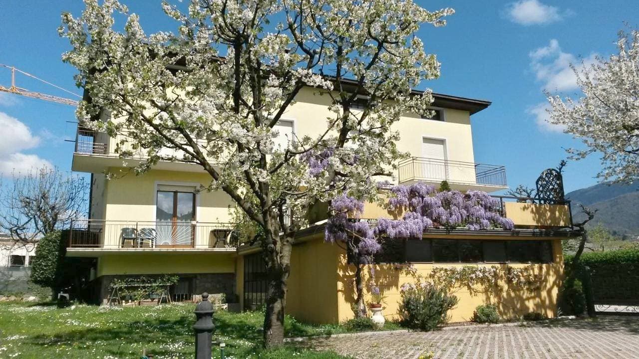 Foto 5 von 61: Two-Bedroom Apartment