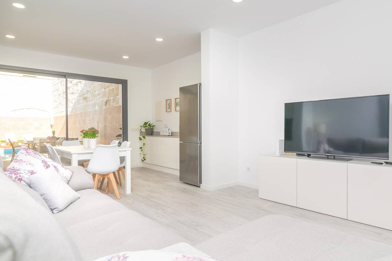 Foto 7 von 44: Can Serra - Modernes Stadthaus mit privatem Pool. WiFi gratis