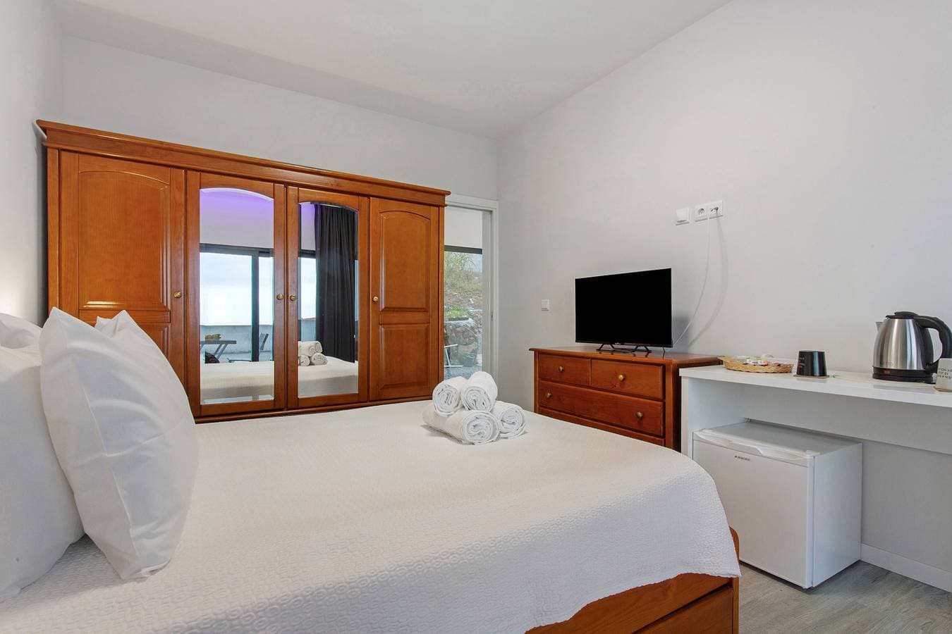 Foto 8 von 35: Paraíso Madeira Studios – Suite „Mariana“ mit Atlantikblick, Küche & authentischer Gastfreundschaft