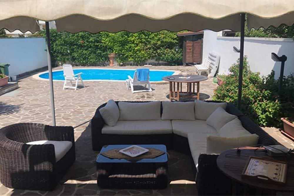 Villa mit Pool und nahe dem Meer von Torre dell'Orso 1