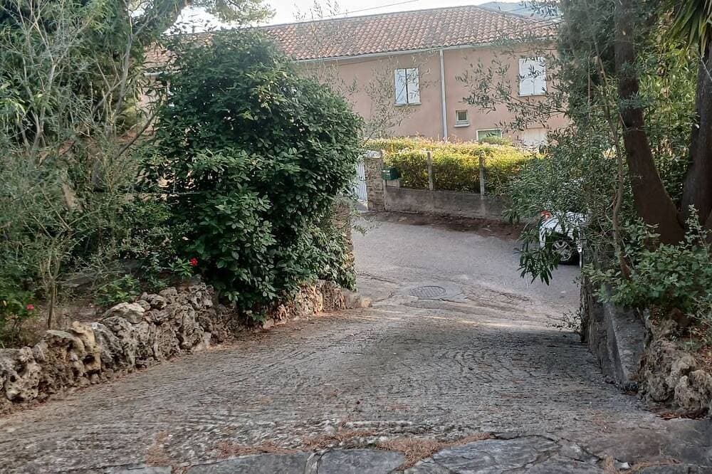 Foto 12 von 29: Ruhige T2 Wohnung auf dem Lavandou Hügel in Strandnähe