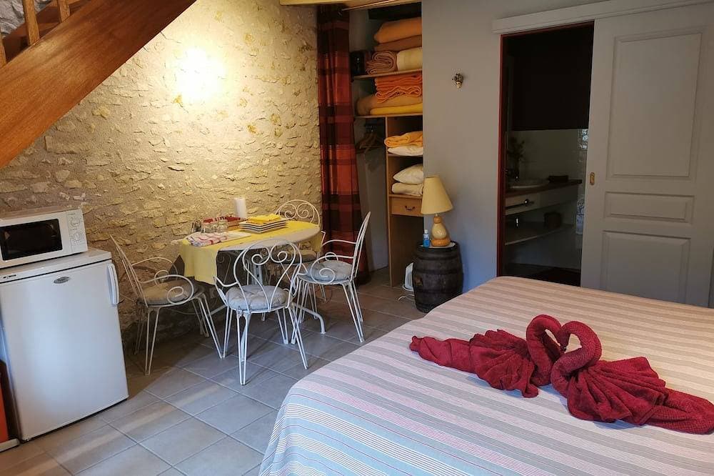 Foto 2 von 7: Detached duplex vacation rental for rent surrounded by wisteria