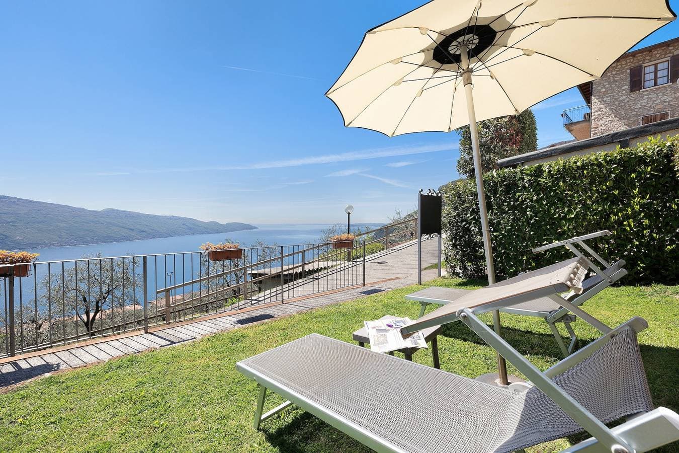 Foto 6 von 40: Ferienwohnung 'Rustico Spagnol 1' mit Seeblick, Pool und WLAN