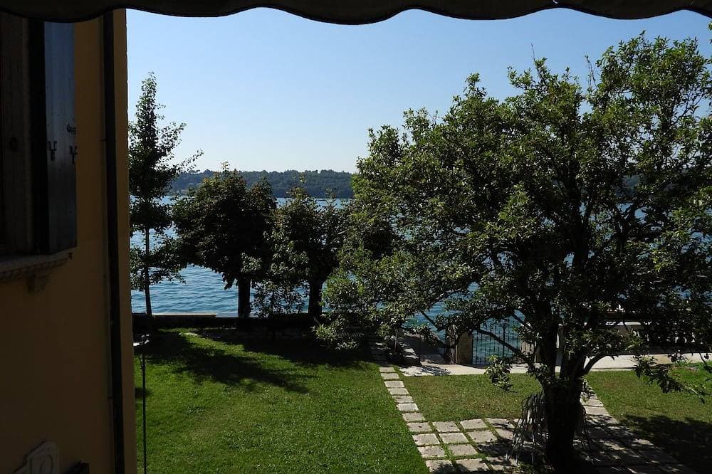 Foto 11 von 30: Garda lake Salò Luxury apartment old romantic family Villa, terrace garden