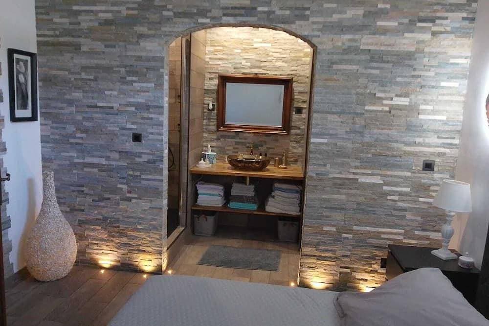 Foto 6 von 29: Suite-style room with a pool