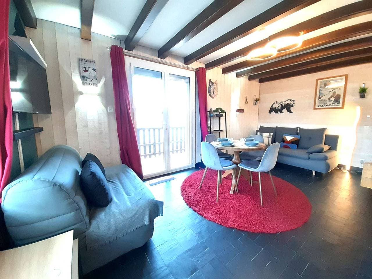 Foto 2 von 10: Spacious Studio, Sleeps 4 - Ski-In/Ski-Out, Balcony with Mountain Views, Fully Equipped Kitchen
