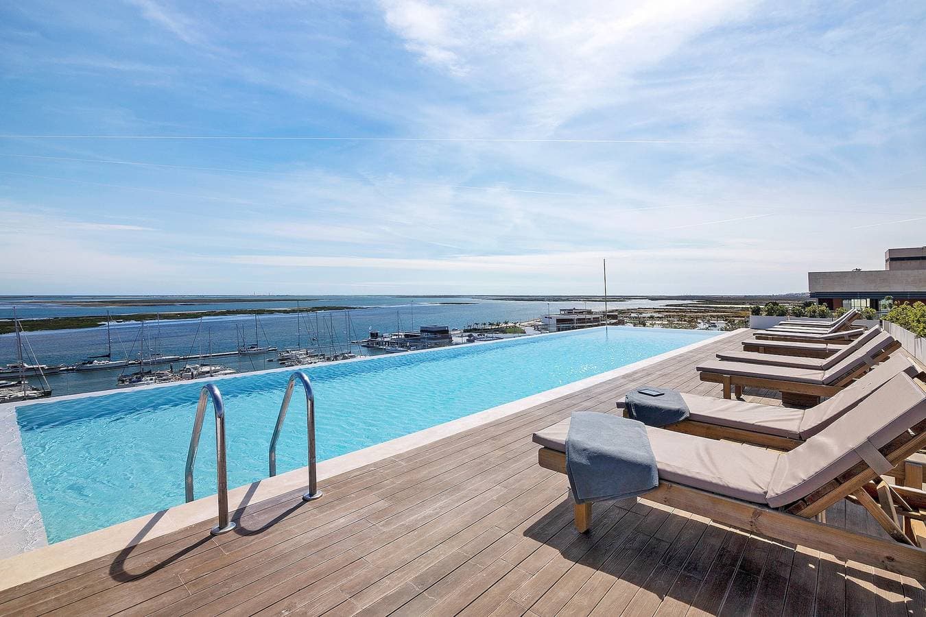 Ria Front Paradise 1