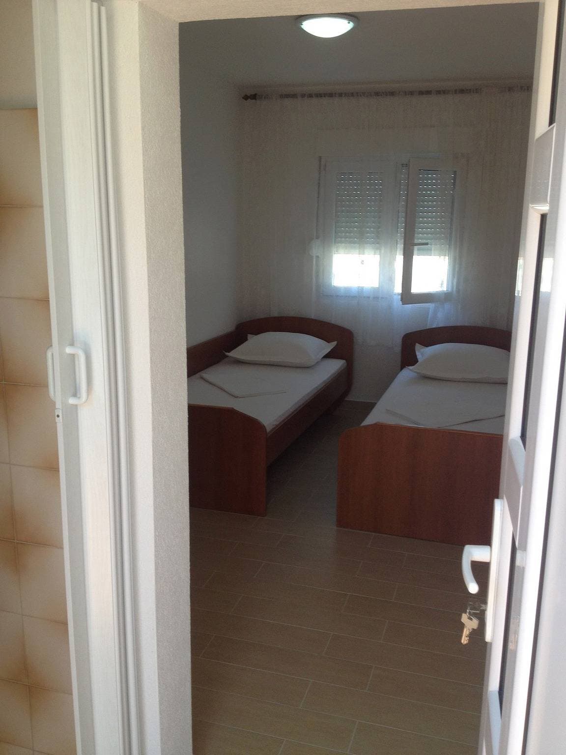 Foto 12 von 21: 3-Zimmer-Ferienwohnung am Strand Drasnice, Makarska -b