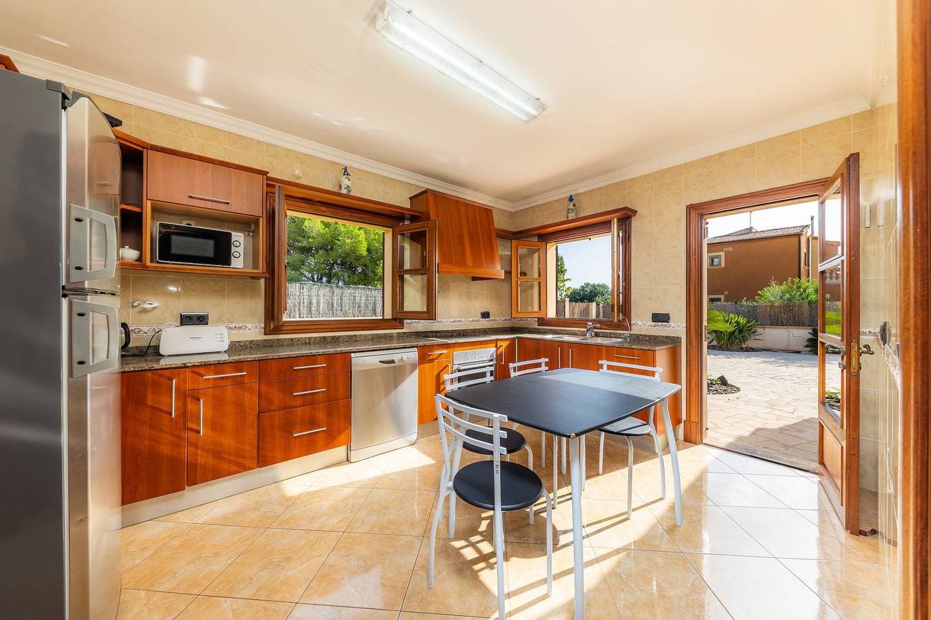 Foto 13 von 37: Villa Can Tosam Meiga mit WLAN, Pool, Terrassen und Balkon