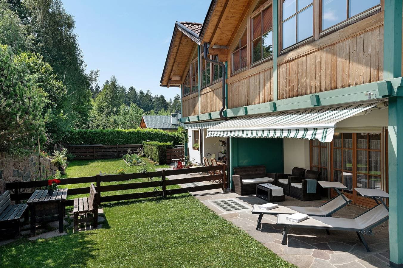 Foto 2 von 39: Ferienwohnung 'Santners Holiday' mit Bergblick, privater Terrasse und eigenem Garten