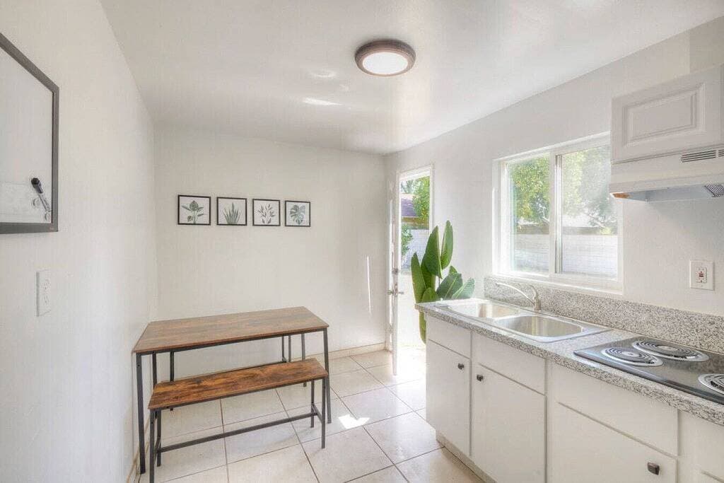 Foto 10 von 12: Del Mar Studio · Charming Studio I 600Mbps Walk to Tower District