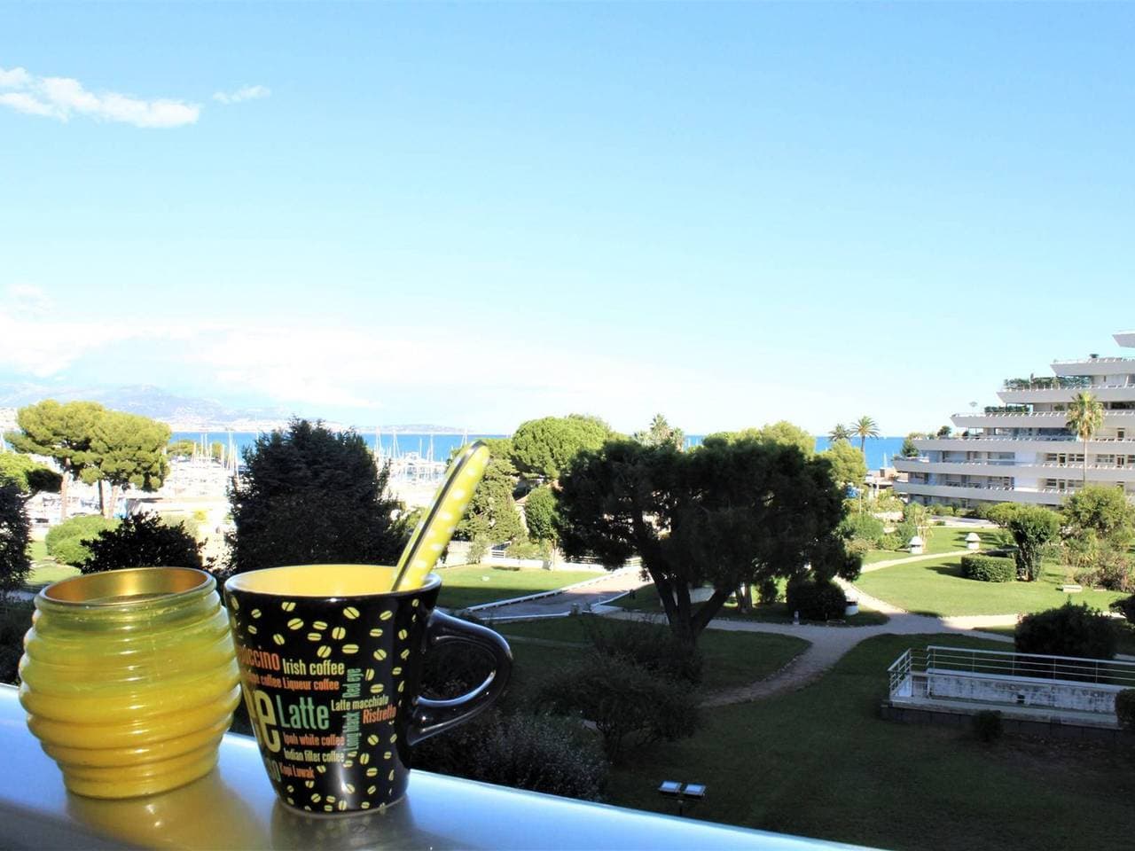Apartment mit 2 Zimmern, Balkon, Gartenblick und direktem Meerzugang in Villeneuve-Loubet 1
