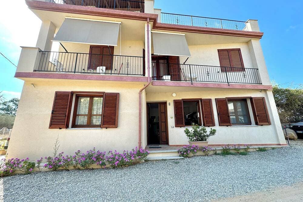 Foto 7 von 10: \" Beach House with Terrace \"
