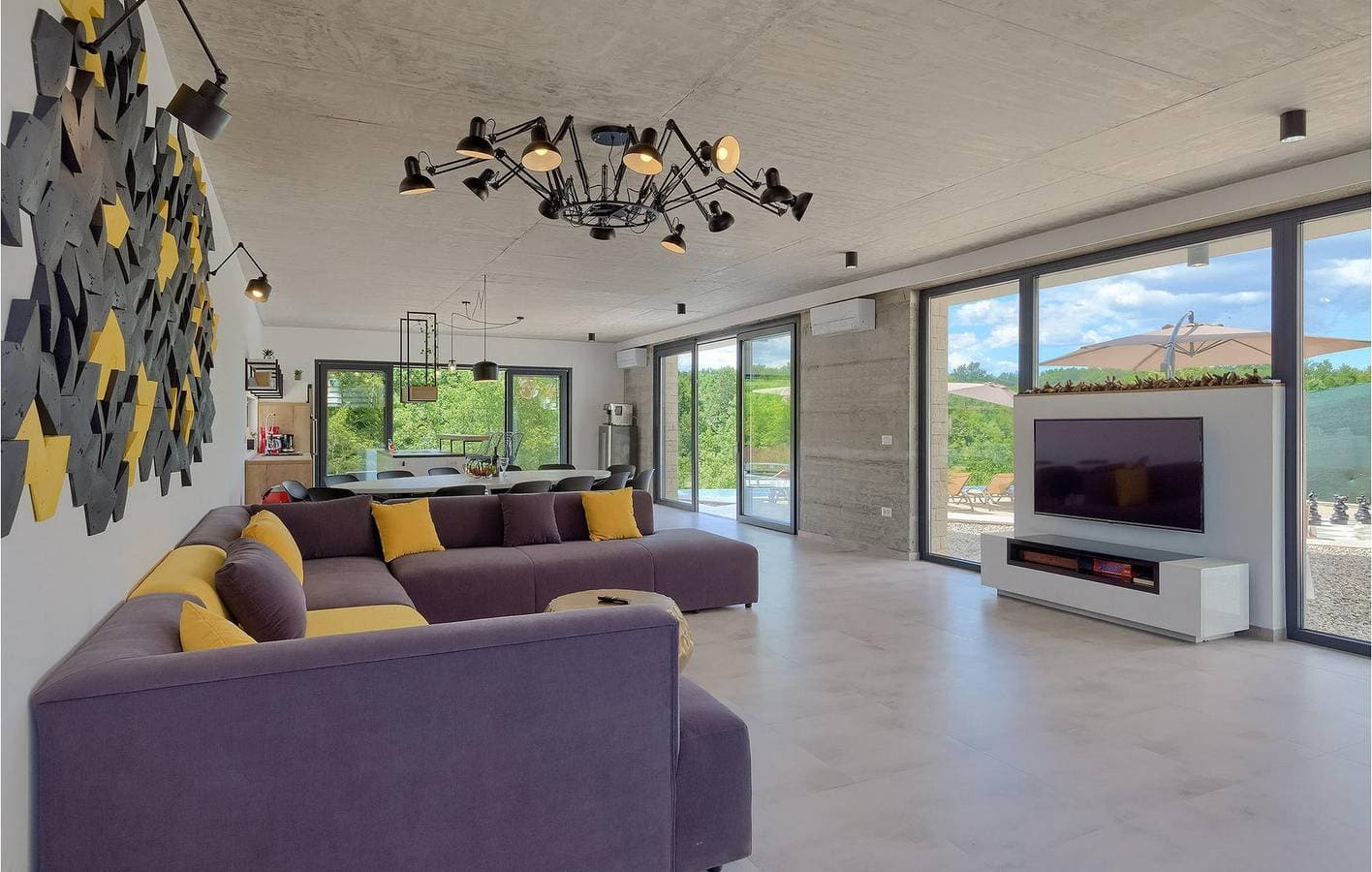 Foto 10 von 69: Gemütliche 37 m² große Ferienwohnung mit Pool, WLAN und Parkplatz in der Nähe von Pčele.doo