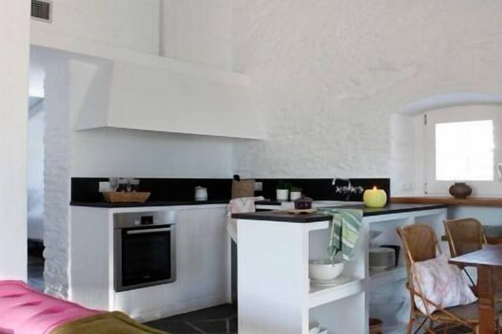 Foto 6 von 30: Haus mit Blick auf das Meer, Garten, Pool, private Garage centr0 von Cadaques,