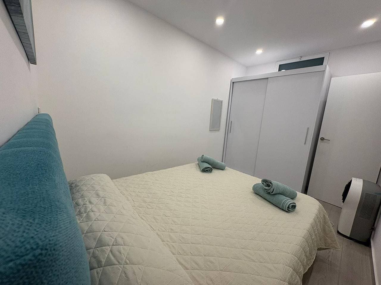 Foto 6 von 17: Ferienwohnung 'Torviscas Blue' mit privatem Pool, WLAN und Klimaanlage