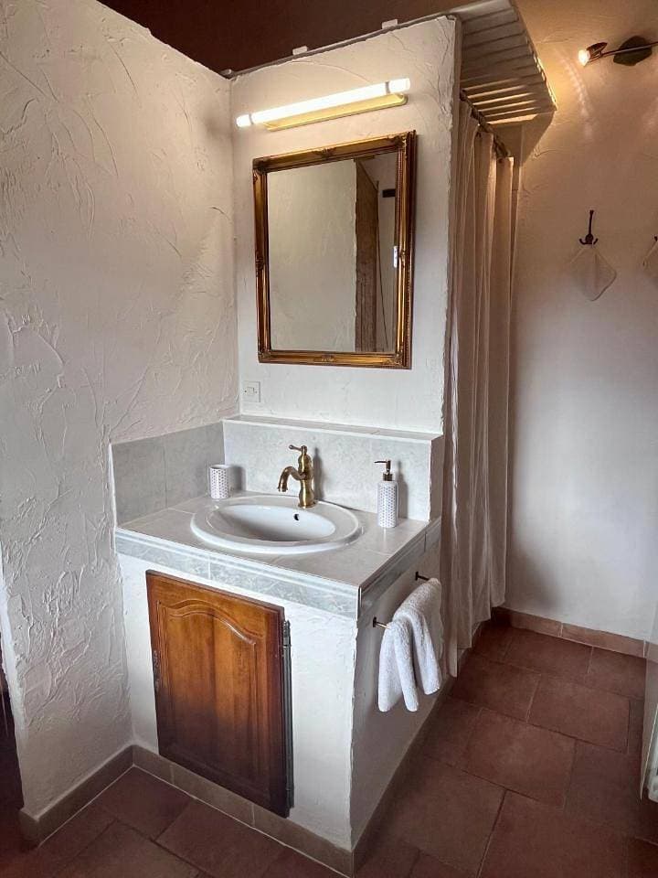 Foto 12 von 50: Double Room with Private Bathroom