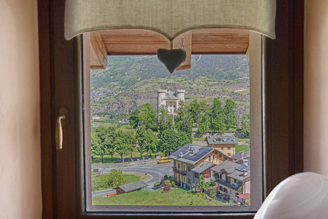 Foto 3 von 30: Ferienwohnung 'La Maison De Deni - Vista Montagna' mit Bergblick, Privatem Garten und WLAN