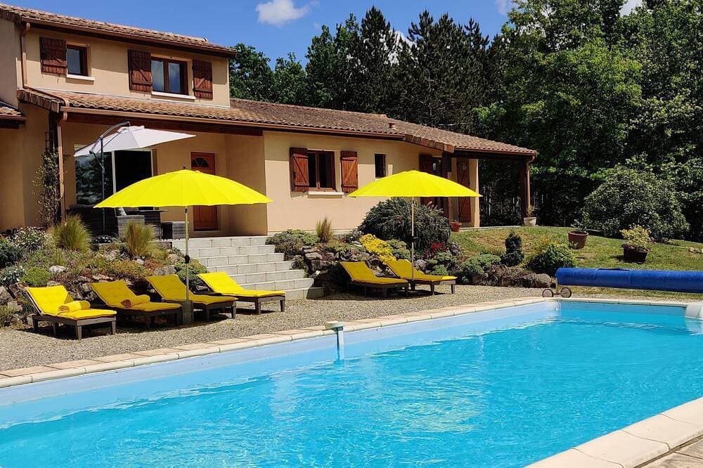 Fantastic vacation bungalow in the beautiful Dordogne 1
