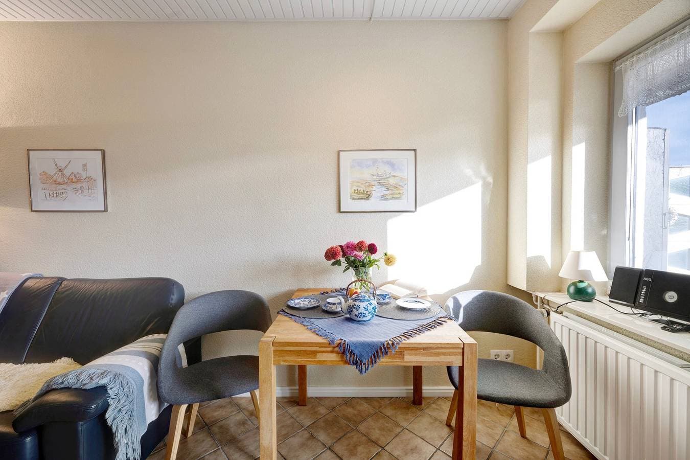 Foto 8 von 25: Ferienwohnung 'Haus Lith Deichblick' mit Meerblick, privater Terrasse und Wi-Fi