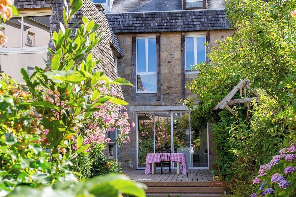 Cosy bed and breakfast downtown Avranches 1
