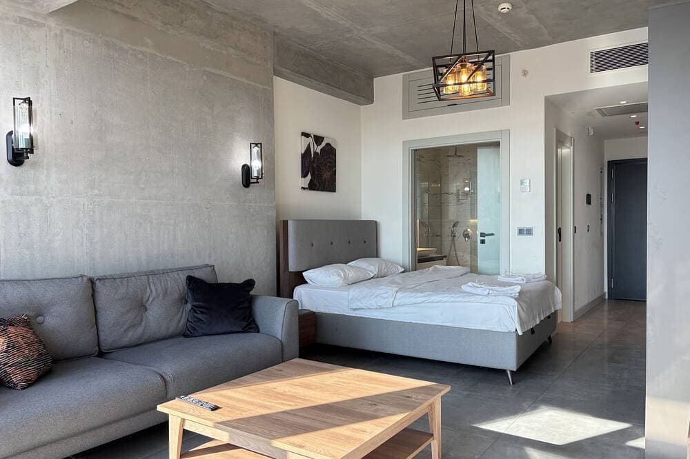 Foto 3 von 23: Queen Bomonti Studio | Panoramic City Living
