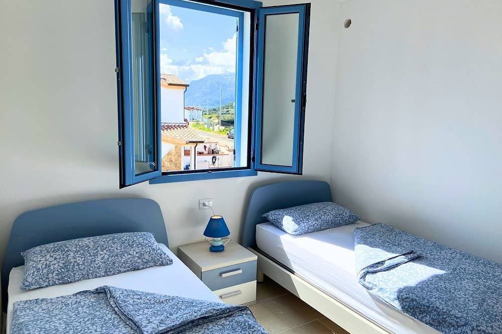 Foto 3 von 24: Ferienwohnung mit Balkon und Meerblick
