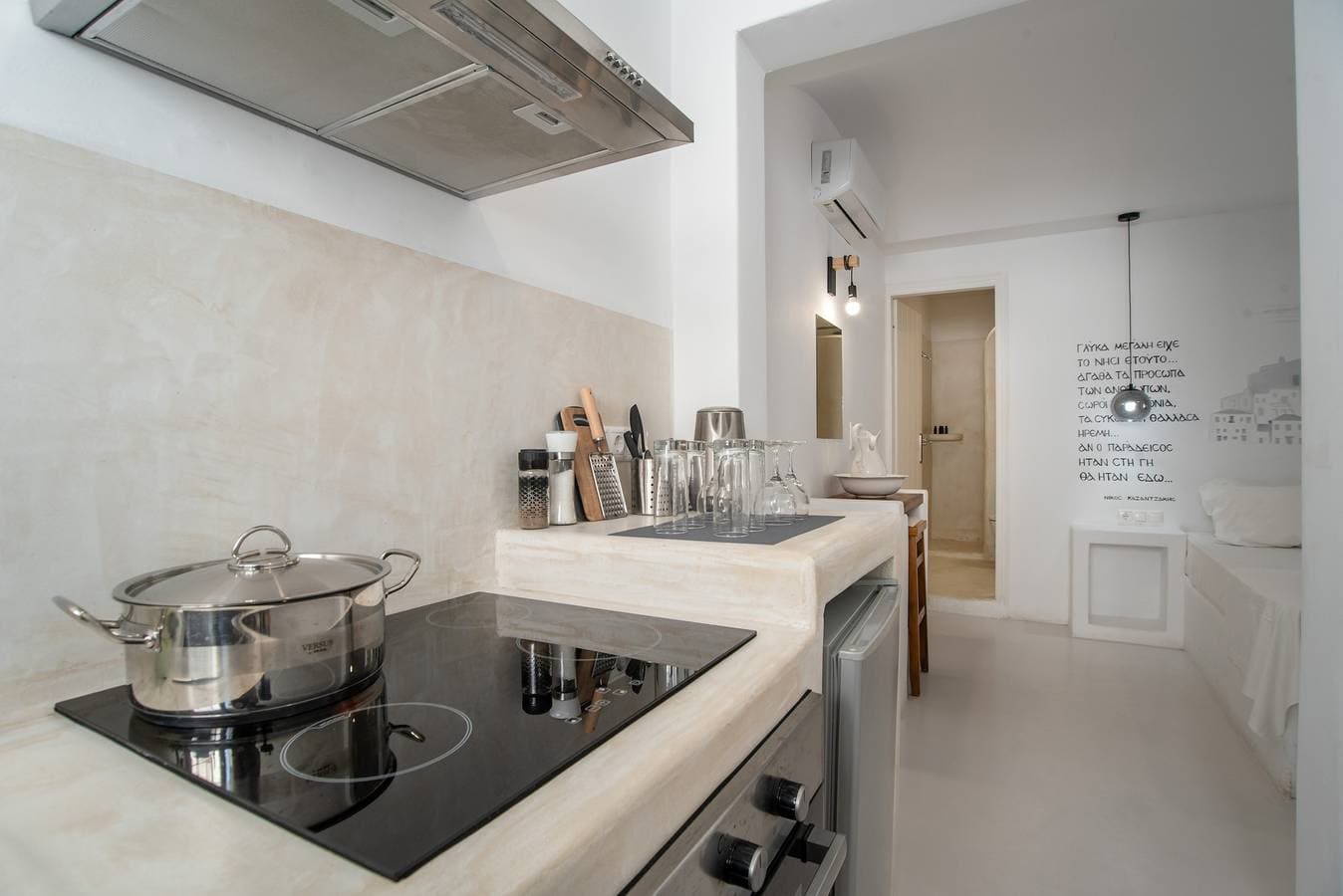 Foto 12 von 20: Einzimmerapartment 'Helmos Cozy' mit WLAN und Klimaanlage