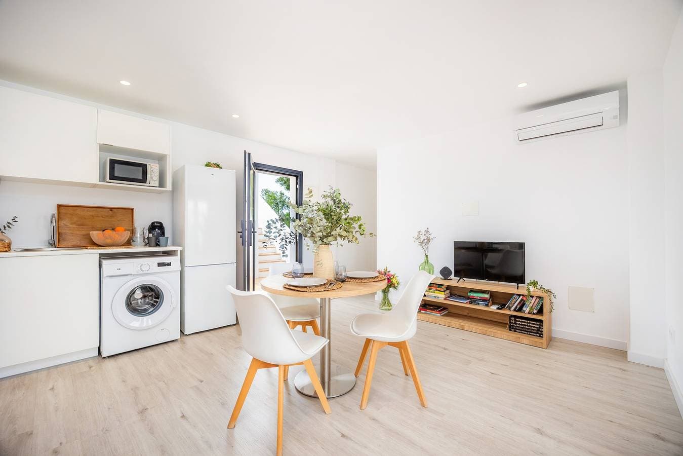 Foto 9 von 28: Ferienwohnung 'White Suites' mit Gemeinschaftspool, WLAN und Klimaanlage