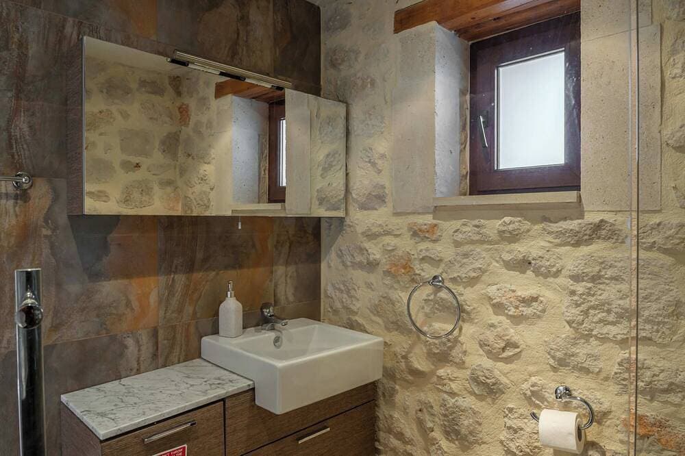 Foto 13 von 30: Countryside Villa with a Walk-in Free Form Pool