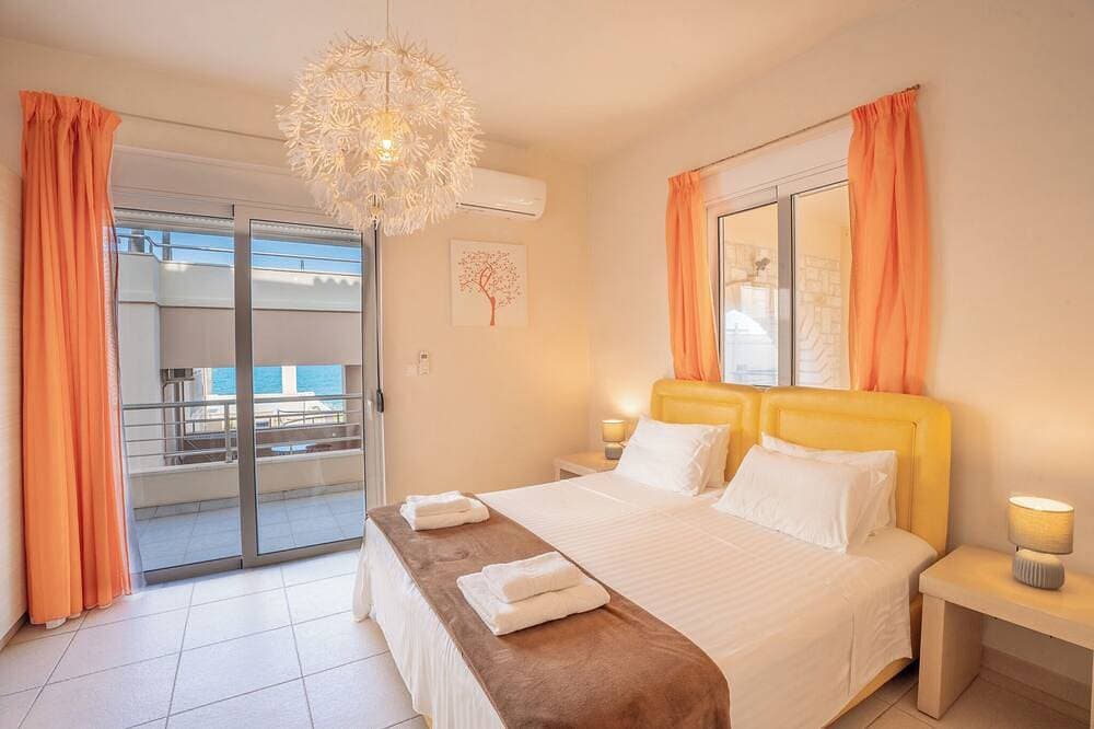 Foto 3 von 30: Arena - Beach Villa - Wifi- Sleep 4 - Sea view - Direct access to beach