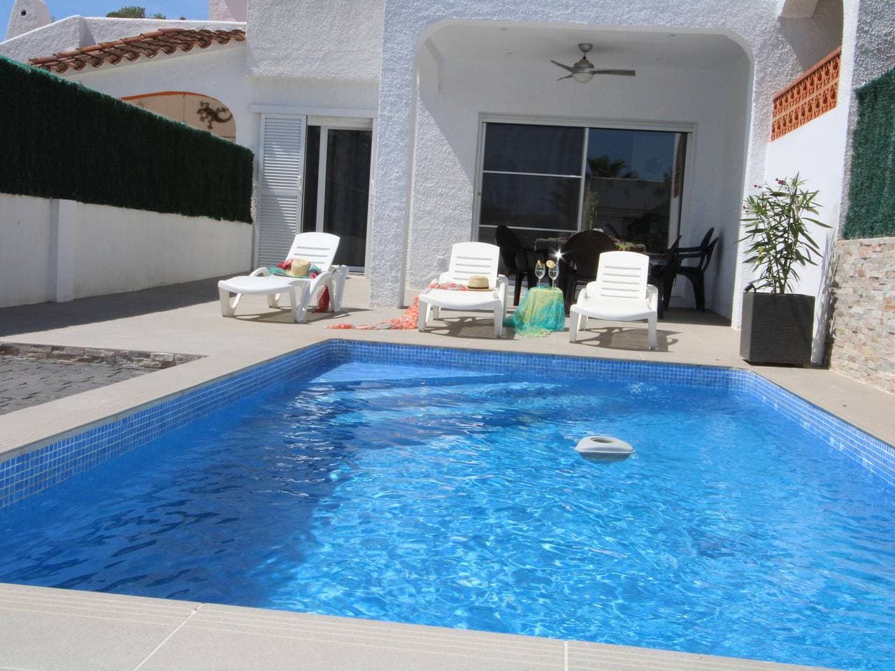 Ferienhaus am Meer mit Pool, nahe Hundestrand, gratis WLAN, Klima optional, Haustiere erlaubt 1