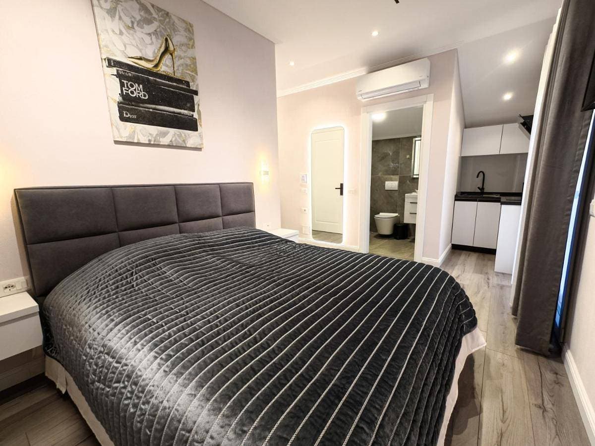 Rent Rooms Alvin - Luxury Apartments Near the Lake 1